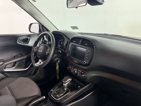 Used 2025 Kia Soul LX w/ LX Technology Package FWD image 33