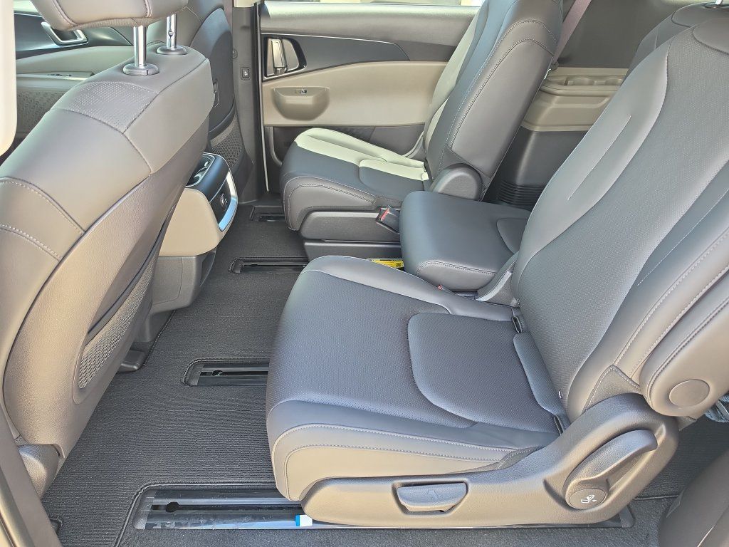 New 2027 Kia Carnival FWD image 16