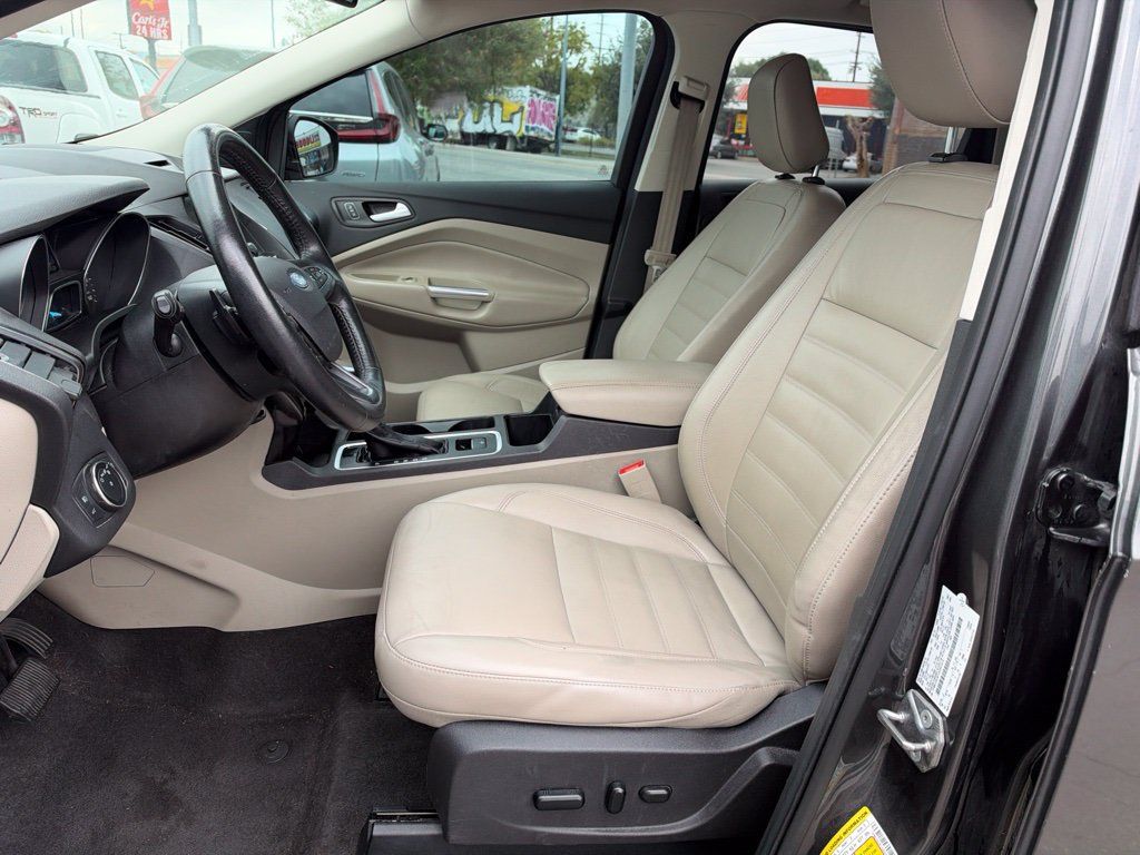 Used 2018 Ford Escape Titanium w/ Ford Safe & Smart Package FWD image 10