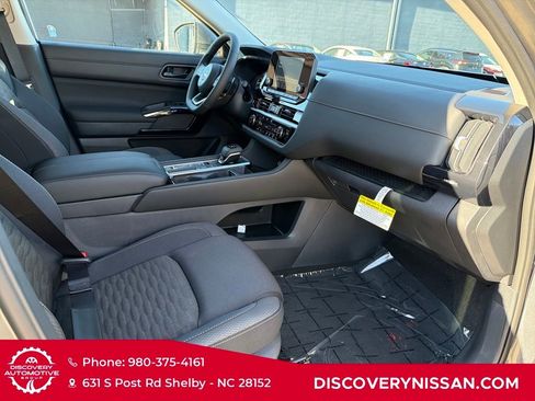 New 2025 Nissan Pathfinder SV image 39