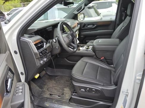 Used 2025 GMC Yukon Denali w/ Denali Reserve Package AWD/4WD image 6