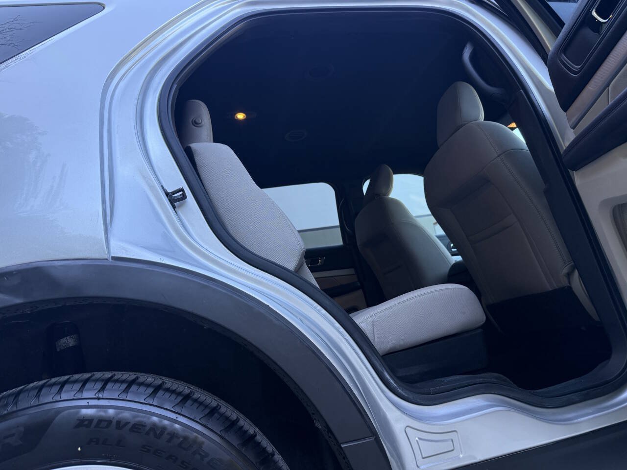 Used 2018 Ford Explorer FWD image 17