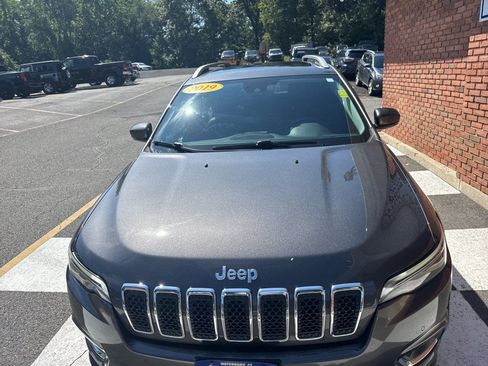 Used 2019 Jeep Cherokee Limited w/ Luxury Group AWD/4WD image 6