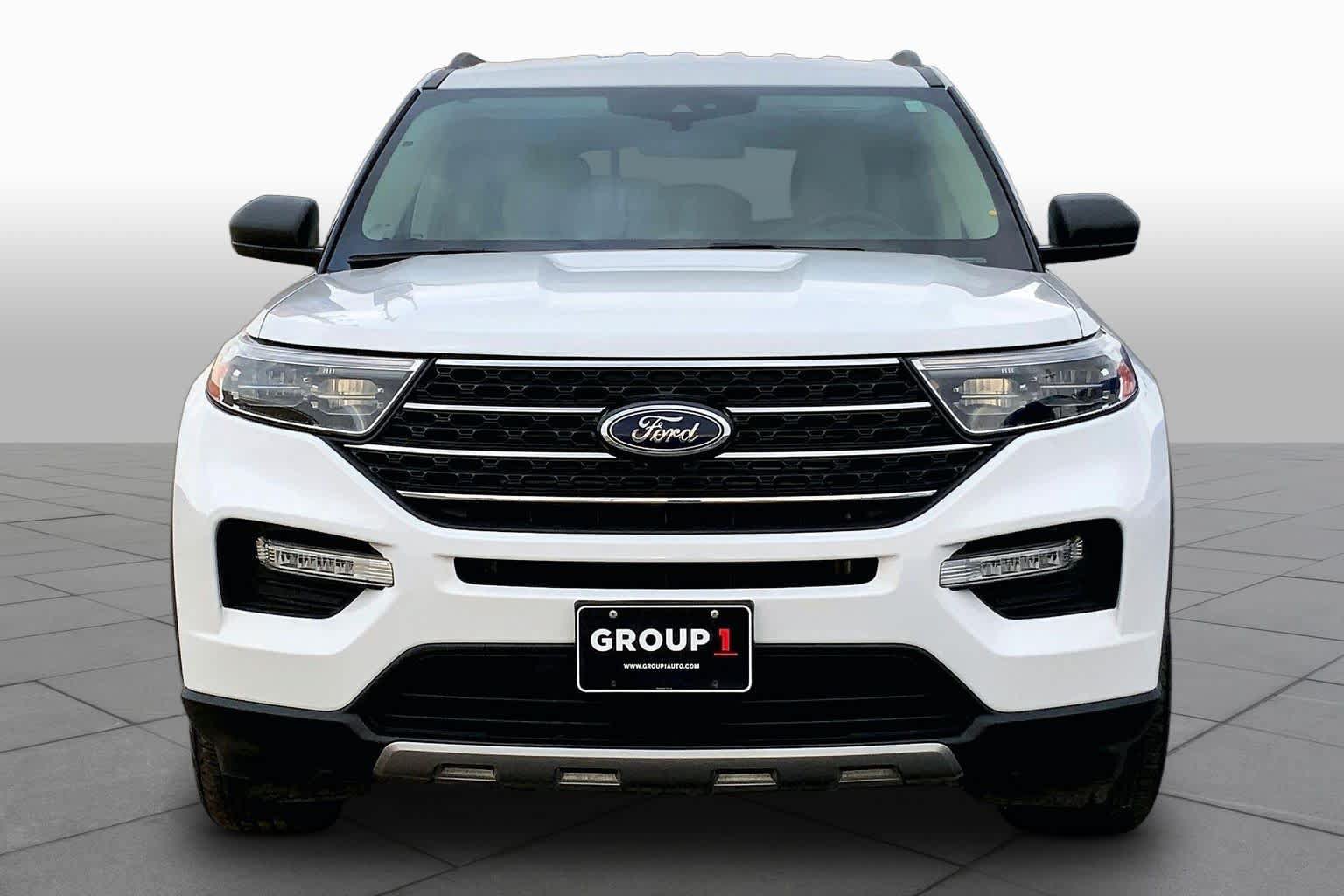 Used 2024 Ford Explorer XLT w/ Equipment Group 202A AWD/4WD image 3