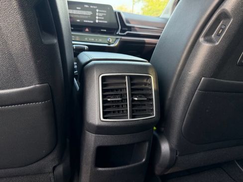 Certified 2025 Kia Sportage EX w/ Premium Package AWD/4WD image 31