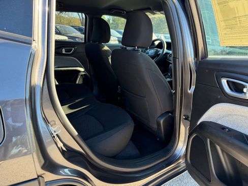 Used 2023 Jeep Compass Sport image 28