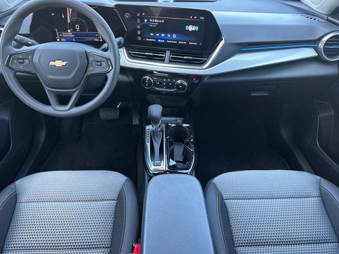 Used 2026 Chevrolet Trax LT FWD image 15