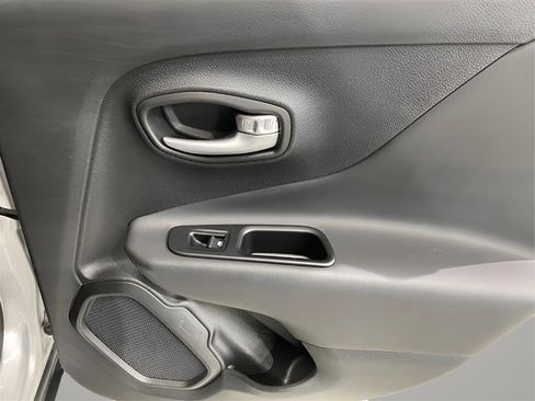 Used 2019 Jeep Renegade Altitude w/ Quick Order Package 2XM image 24