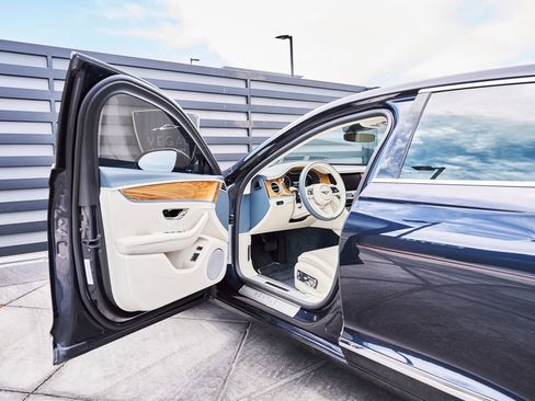 Used 2021 Bentley Flying Spur V8 AWD/4WD image 29