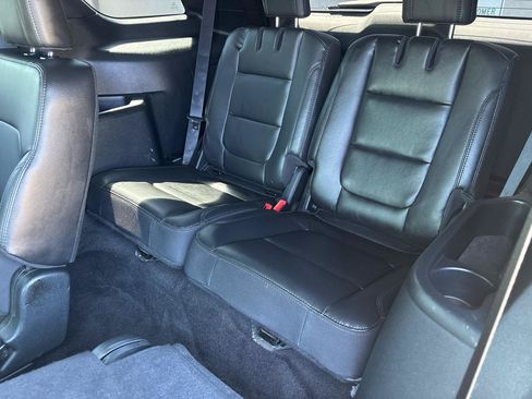 Used 2018 Ford Explorer XLT w/ Equipment Group 202A AWD/4WD image 28