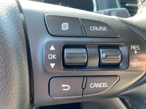 Used 2017 Kia Sedona LX w/ LX Essentials Premium Package FWD image 24
