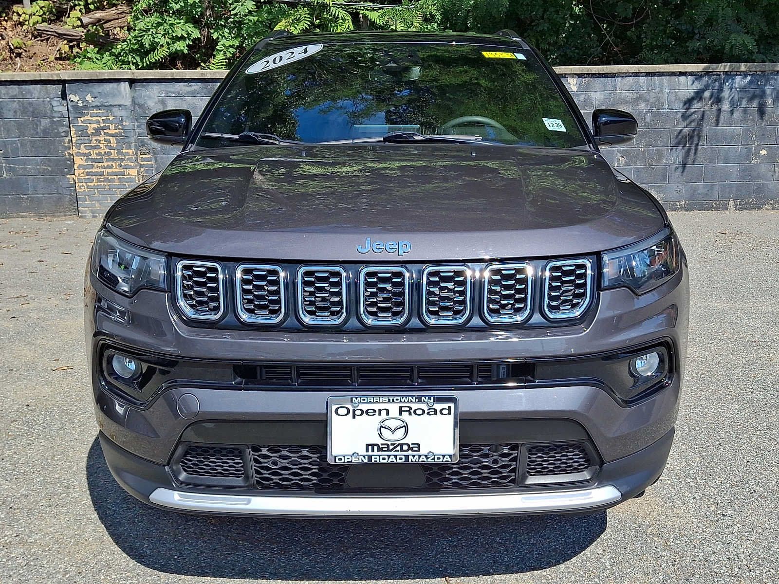 Used 2024 Jeep Compass Limited AWD/4WD image 2