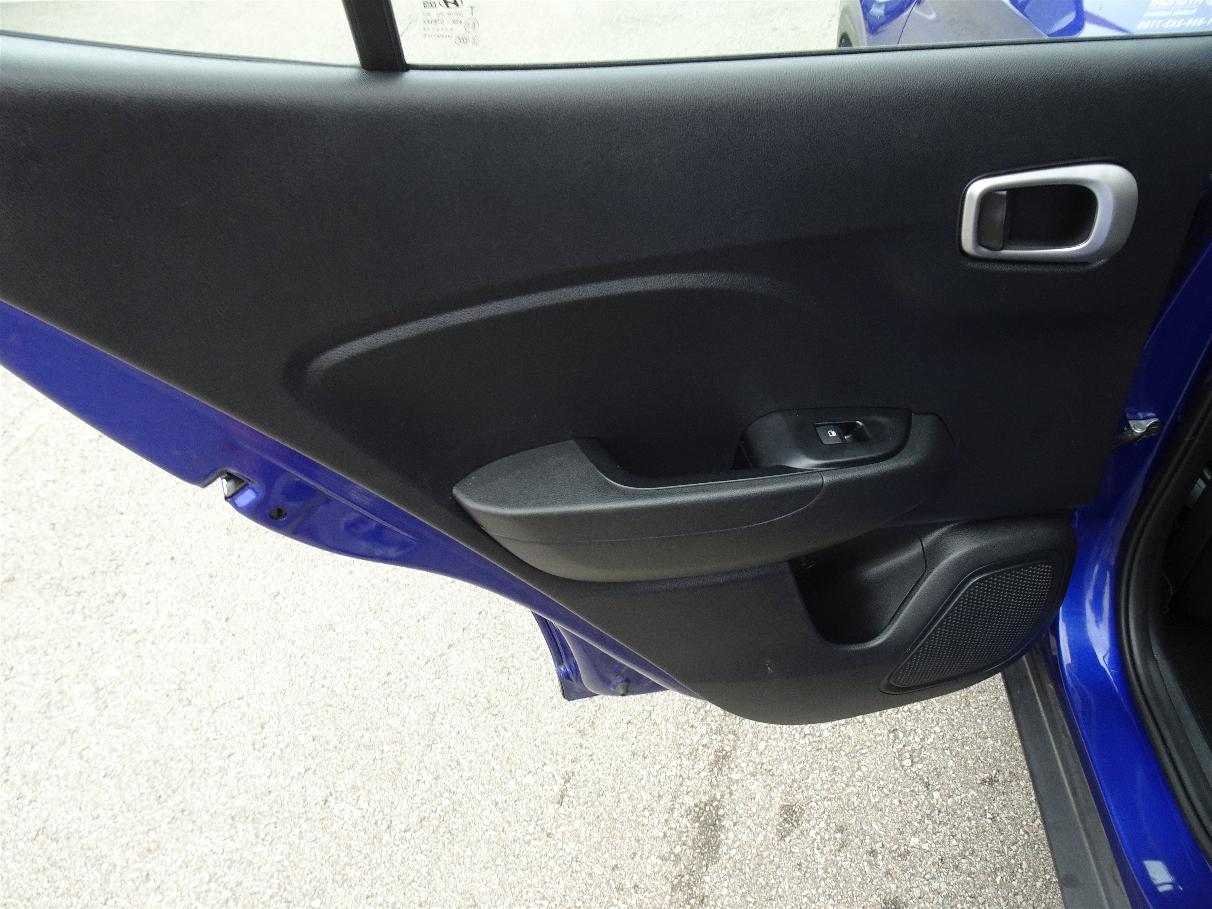 Used 2022 Hyundai Venue SEL FWD image 15