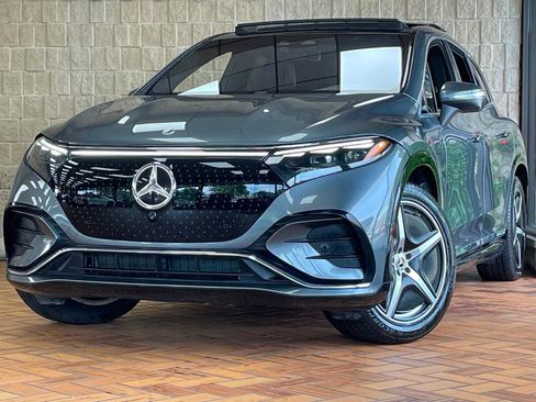 Used 2023 Mercedes-Benz EQS 580 4MATIC SUV image 2
