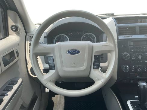 Used 2011 Ford Escape XLS w/ 102A Rapid Spec Order Code FWD image 18