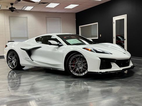 Used 2023 Chevrolet Corvette Z06 w/ Engine Appearance Package RWD image 3