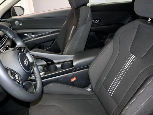 Used 2025 Hyundai Elantra SEL FWD image 23