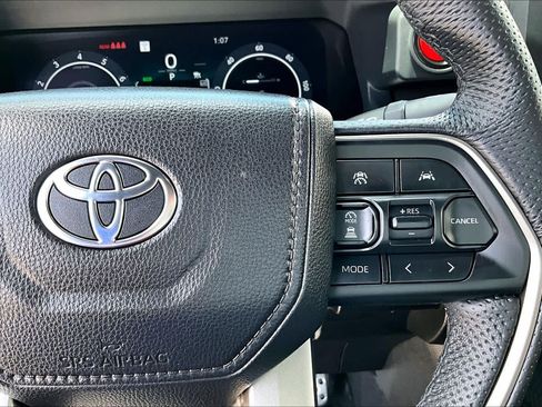 Used 2025 Toyota Tacoma TRD Sport AWD/4WD image 23