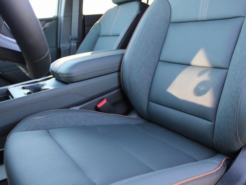 New 2025 GMC Acadia AT4 w/ Super Cruise Package image 11