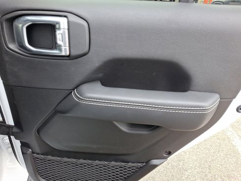 Certified 2022 Jeep Wrangler Unlimited Sahara w/ LED Lighting Group AWD/4WD image 14