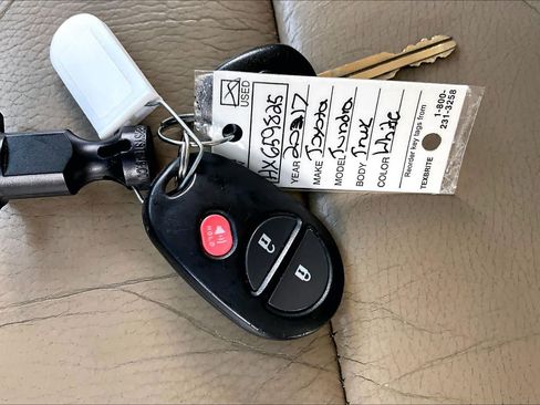 Used 2017 Toyota Tundra Limited w/ Limited Premium Package AWD/4WD image 15
