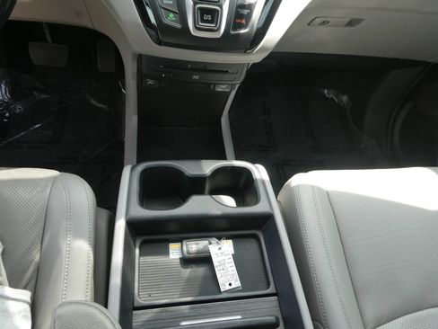 Used 2019 Honda Odyssey Elite image 25