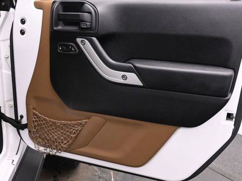 Used 2014 Jeep Wrangler Unlimited Sahara w/ Dual Top Group image 19