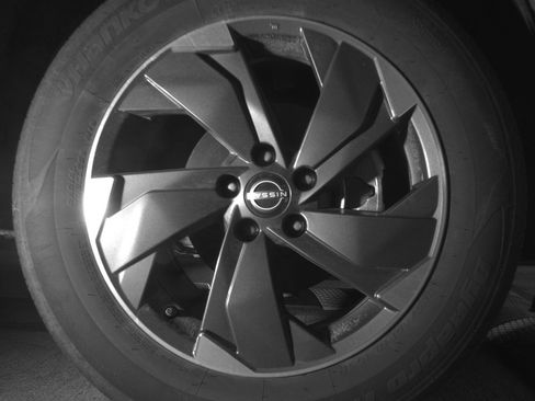 Used 2025 Nissan Rogue SV image 13