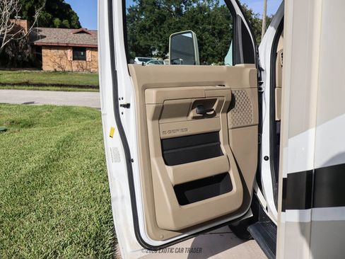 Used 2017 Ford E-450 and Econoline 450 Super Duty w/ Motorhome Prep Package RWD image 58