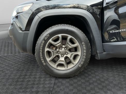 Used 2020 Jeep Cherokee Trailhawk w/ Cold Weather Group image 14