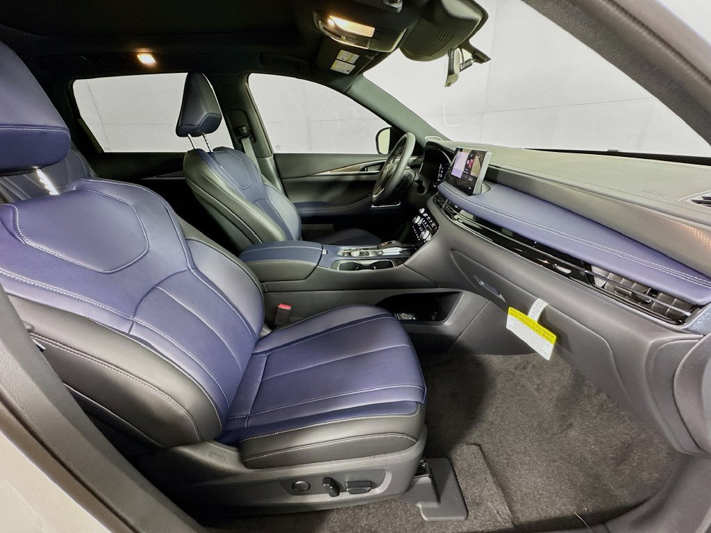 Certified 2027 INFINITI QX60 Sport w/ Dark Cargo Package AWD/4WD image 39
