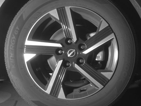 Used 2025 Nissan Sentra SV FWD image 13