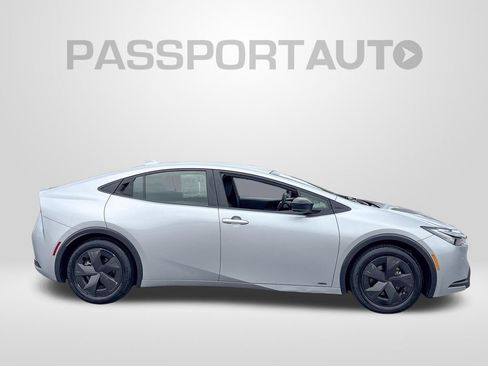 Used 2025 Toyota Prius LE AWD/4WD image 9