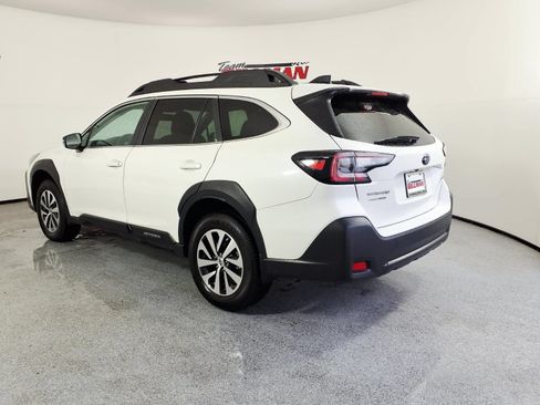 Used 2025 Subaru Outback Premium AWD/4WD image 4