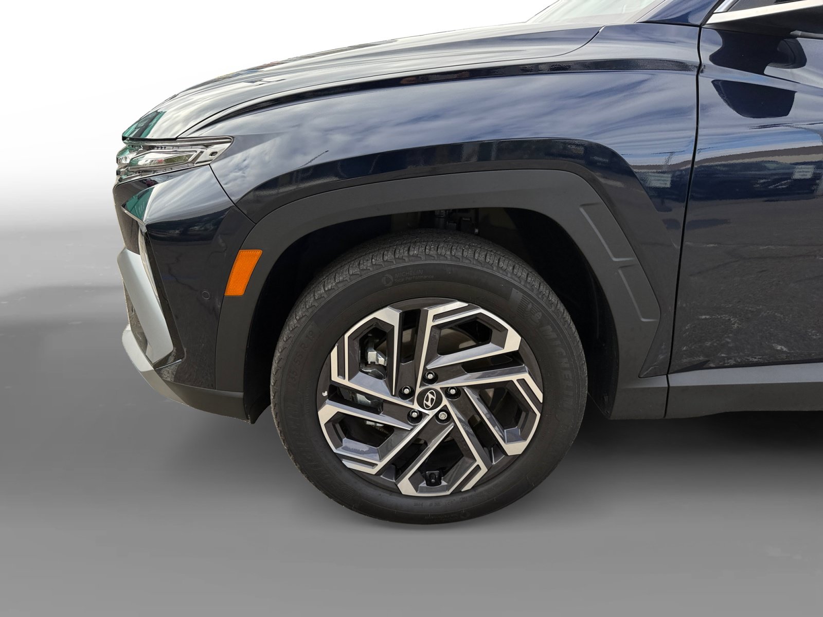 Certified 2025 Hyundai Tucson Limited AWD/4WD image 9