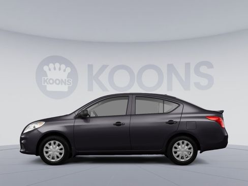 Used 2024 Nissan Versa S image 2