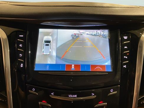 Used 2020 Cadillac Escalade Luxury image 19