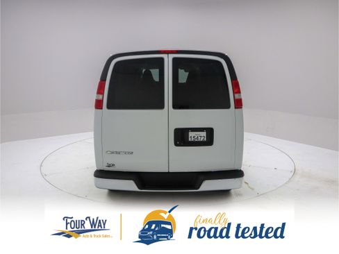 Used 2018 Chevrolet Express 3500 LT w/ LT Preferred Equipment Group RWD image 5