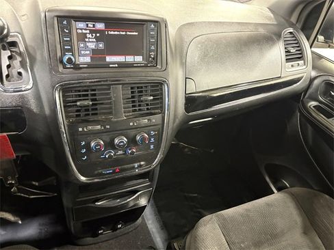 Used 2017 Dodge Grand Caravan SE image 14