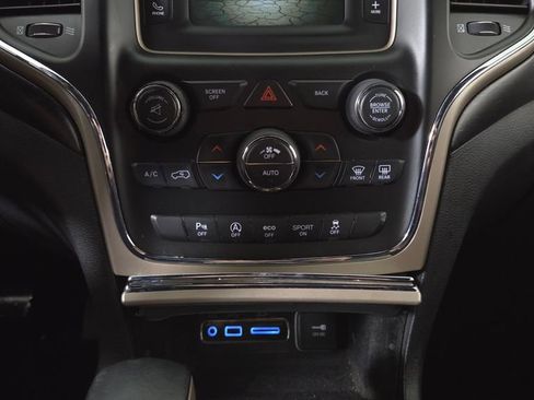 Used 2017 Jeep Grand Cherokee Laredo w/ Quick Order Package 23E AWD/4WD image 23