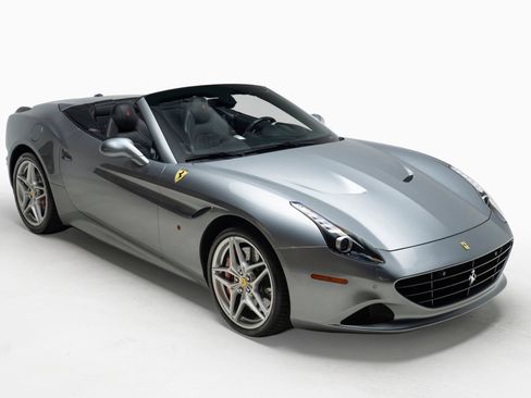 Used 2016 Ferrari California T RWD image 6