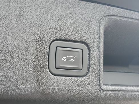Certified 2024 GMC Terrain SLE w/ Driver Convenience Package AWD/4WD image 9