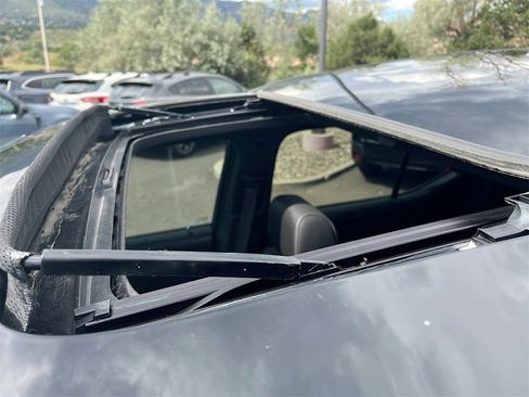 Used 2023 Chevrolet Traverse RS image 23