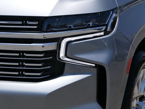 Used 2024 Chevrolet Suburban Premier RWD image 7