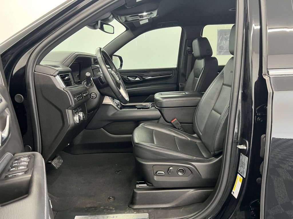 Used 2024 GMC Yukon XL Denali AWD/4WD image 4