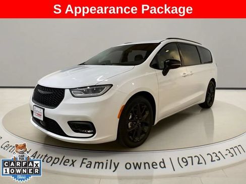 Used 2026 Chrysler Pacifica Limited w/ S Appearance Package FWD image 1