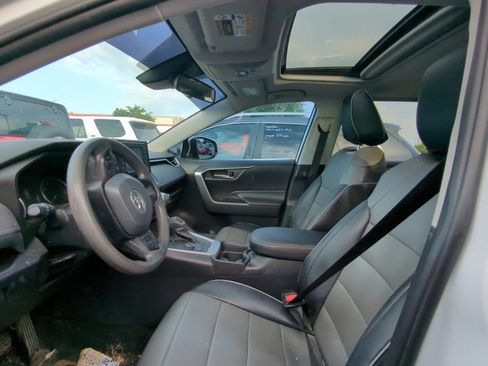 Used 2019 Toyota RAV4 XLE w/ Carpet Mat Package AWD/4WD image 6