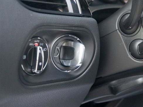 Certified 2025 Porsche Macan S image 28