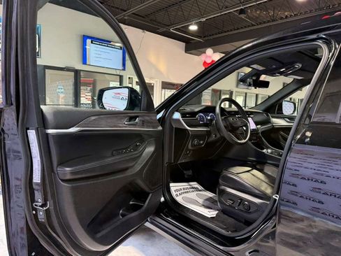 Used 2024 Jeep Grand Cherokee L Limited w/ Luxury Tech Group II AWD/4WD image 28