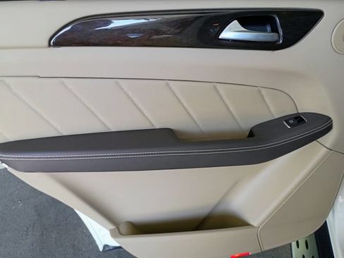 Used 2015 Mercedes-Benz GL 450 4MATIC image 70